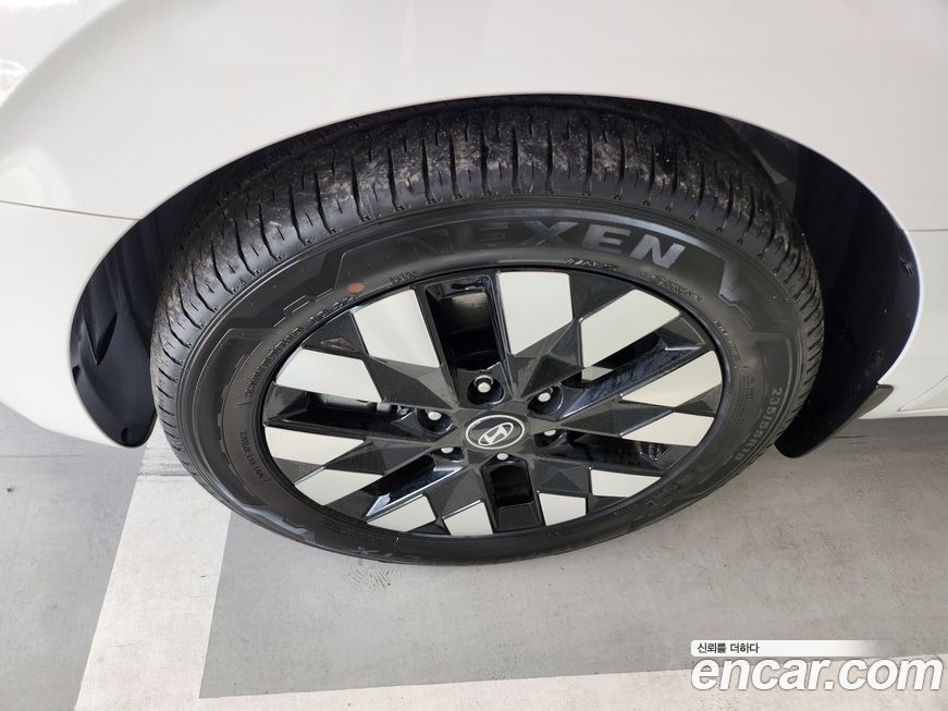 Hyundai Staria 2025