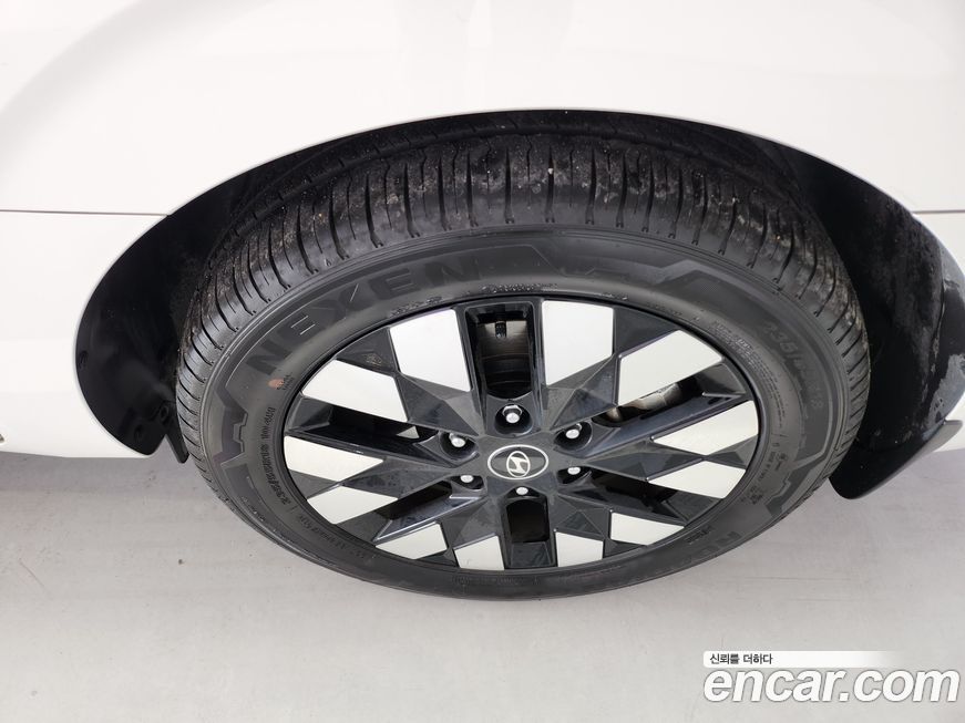 Hyundai Staria 2025