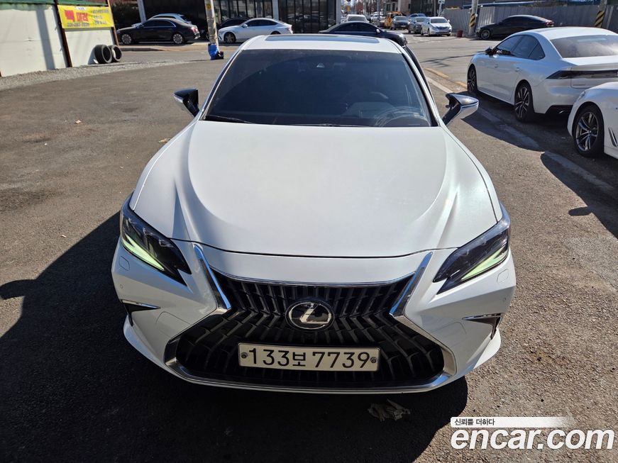 Lexus ES 2024