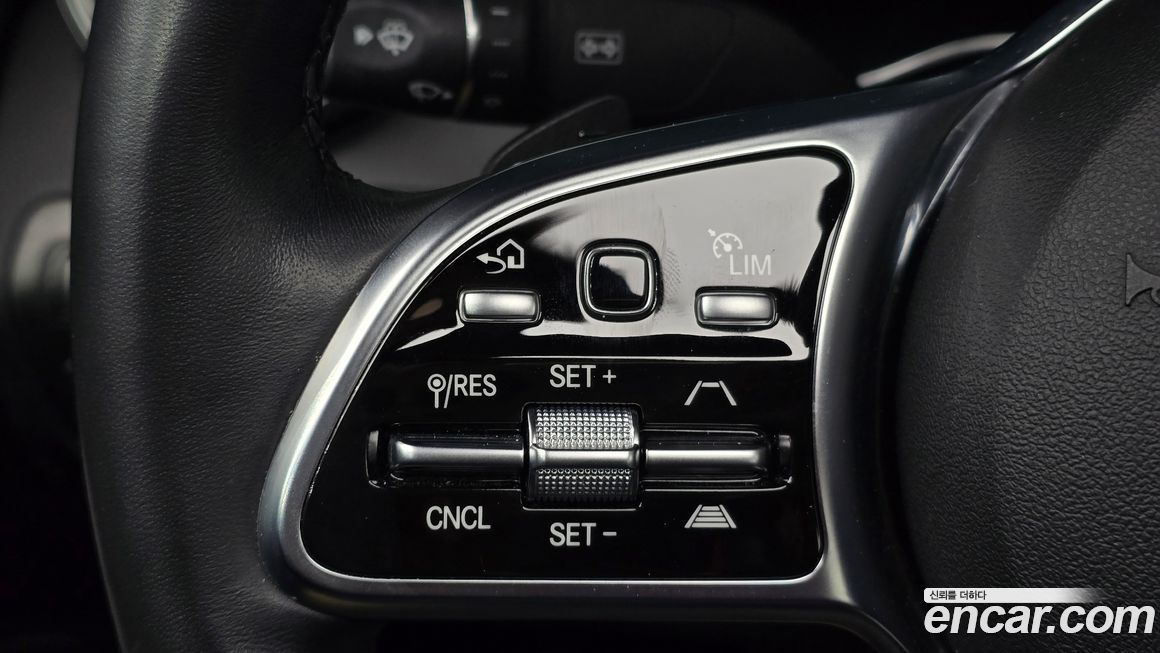Mercedes-Benz GLC-Class 2023