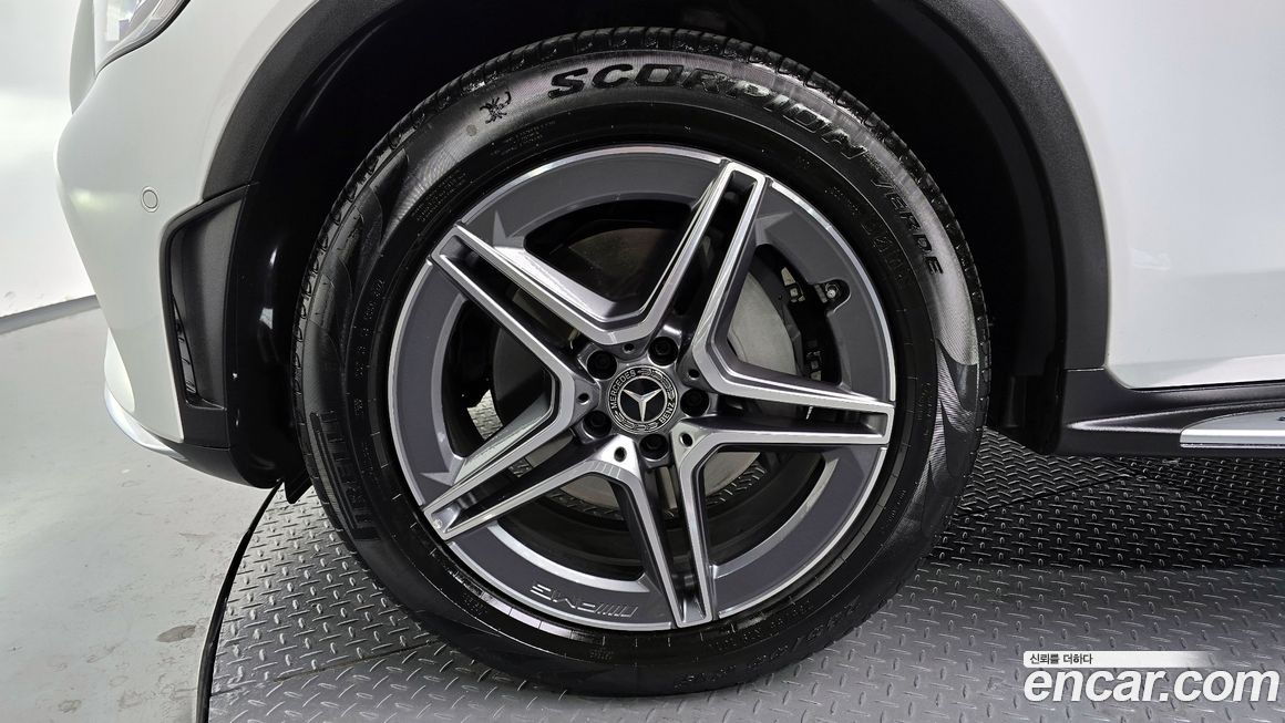 Mercedes-Benz GLC-Class 2023