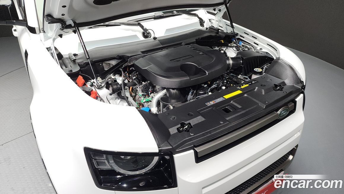 Land Rover Defender 2025