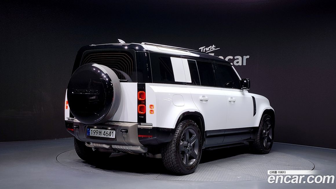 Land Rover Defender 2025