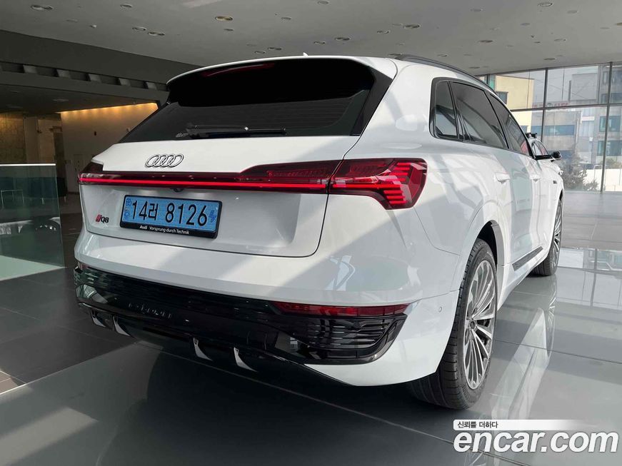 Audi Q8 e-tron 2024