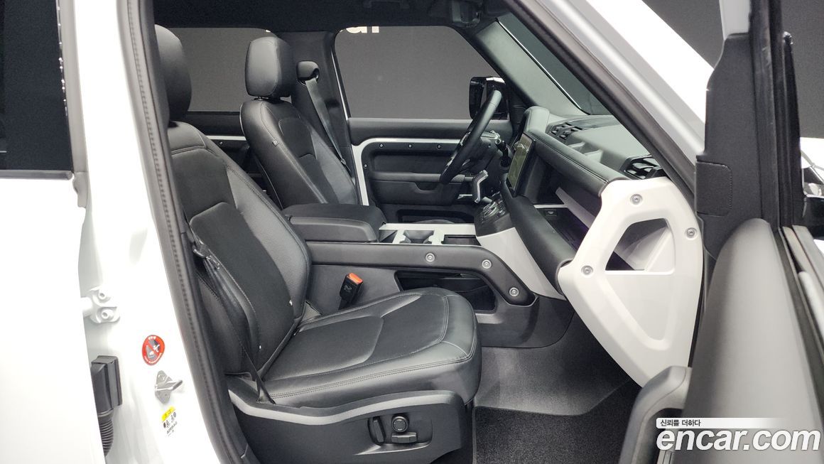 Land Rover Defender 2025