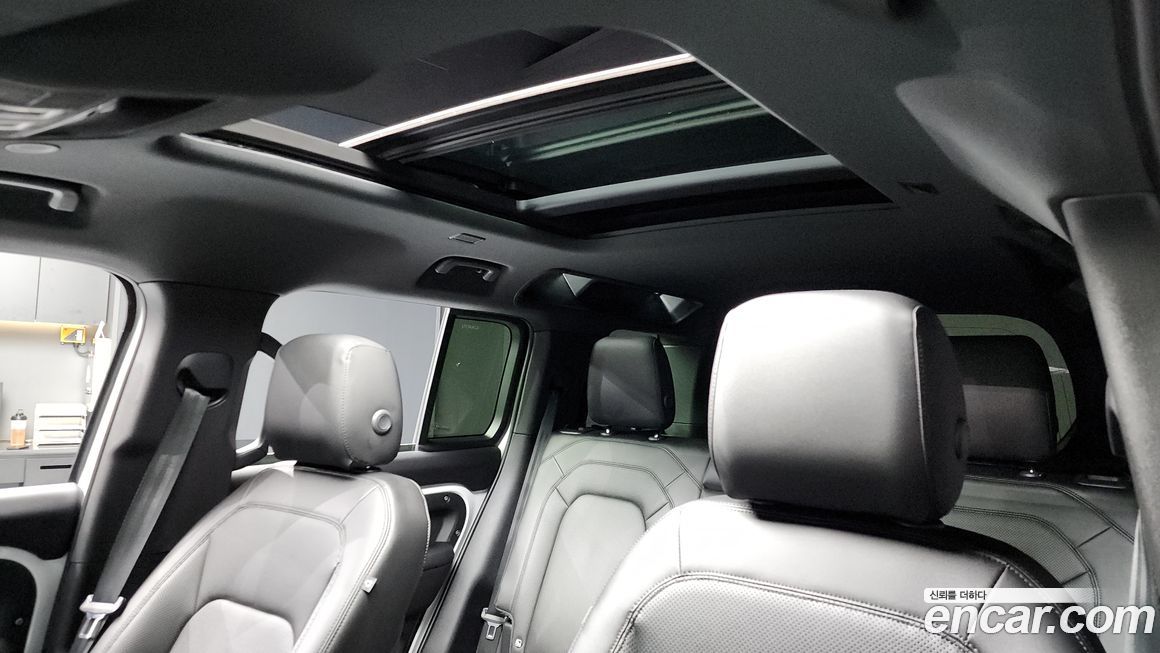 Land Rover Defender 2025