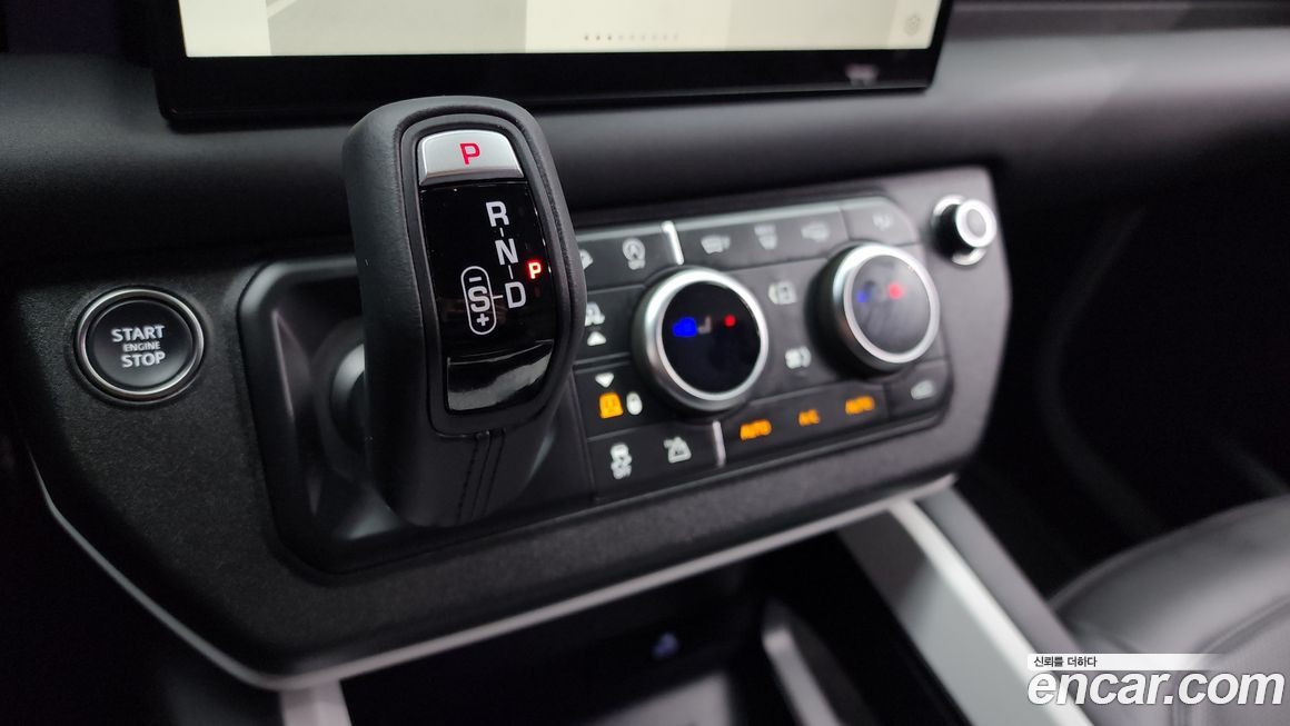 Land Rover Defender 2025