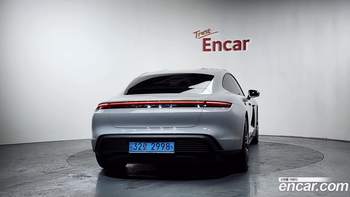 Porsche Taycan 2022