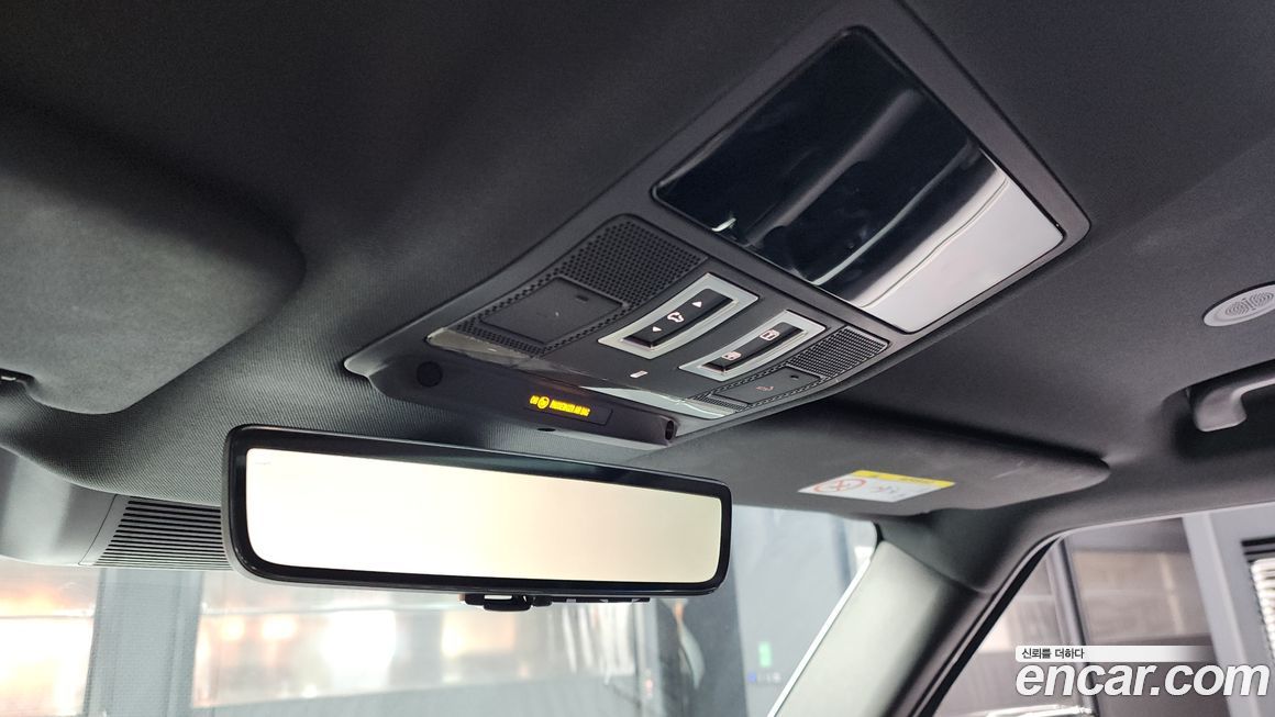 Land Rover Defender 2025