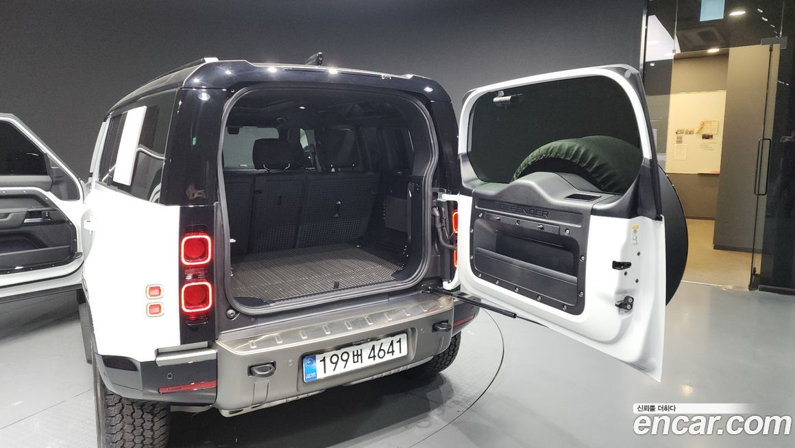 Land Rover Defender 2025