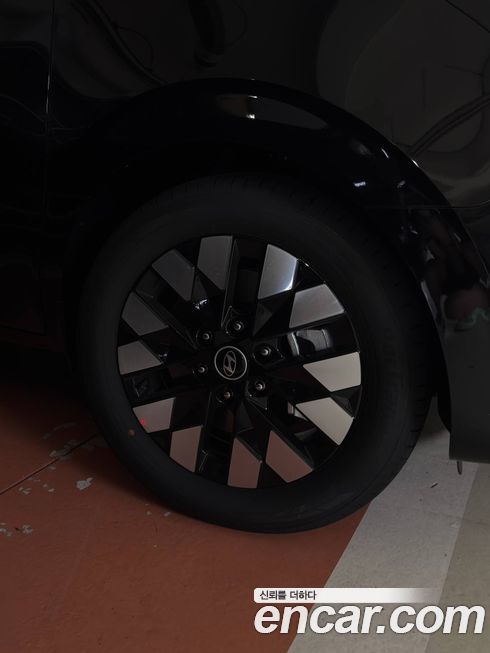 Hyundai Staria 2025
