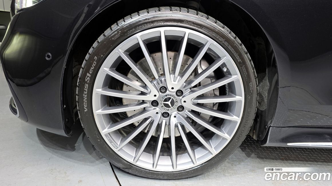 Mercedes-Benz S-Class 2023