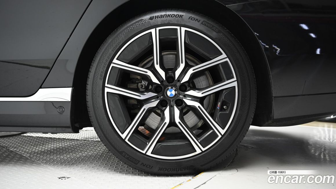 BMW i7 2024