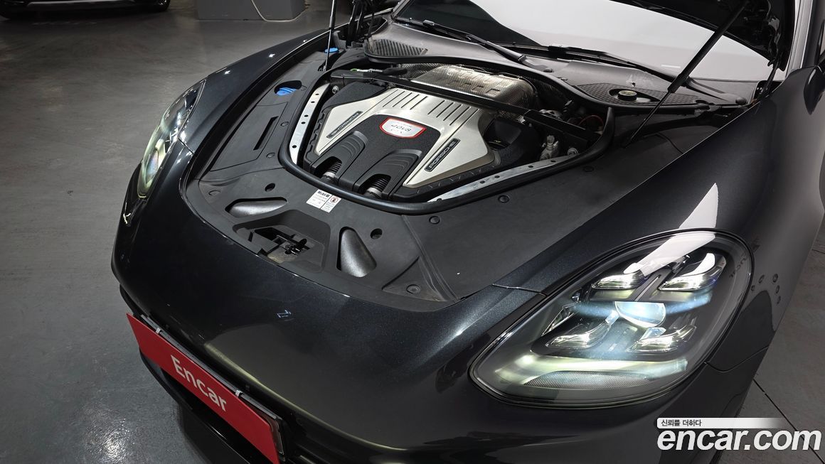 Porsche Panamera 2021