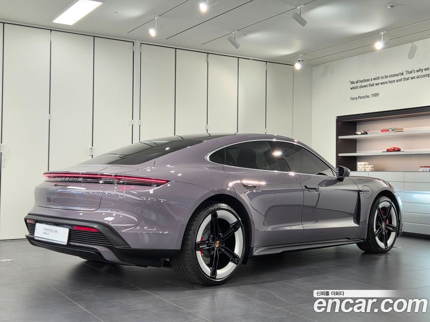 Porsche Taycan 2025