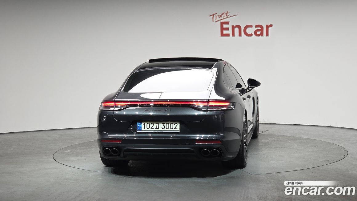 Porsche Panamera 2021