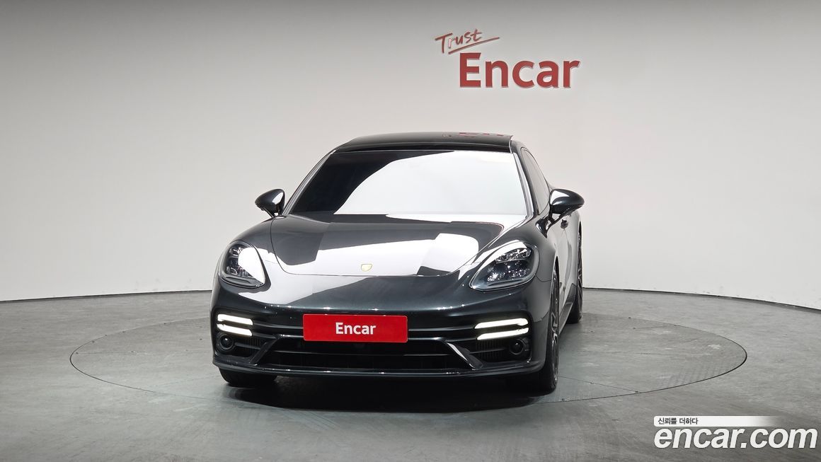 Porsche Panamera 2021