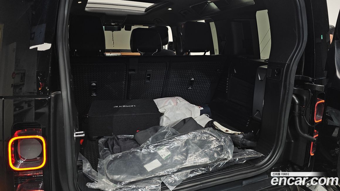 Land Rover Defender 2023