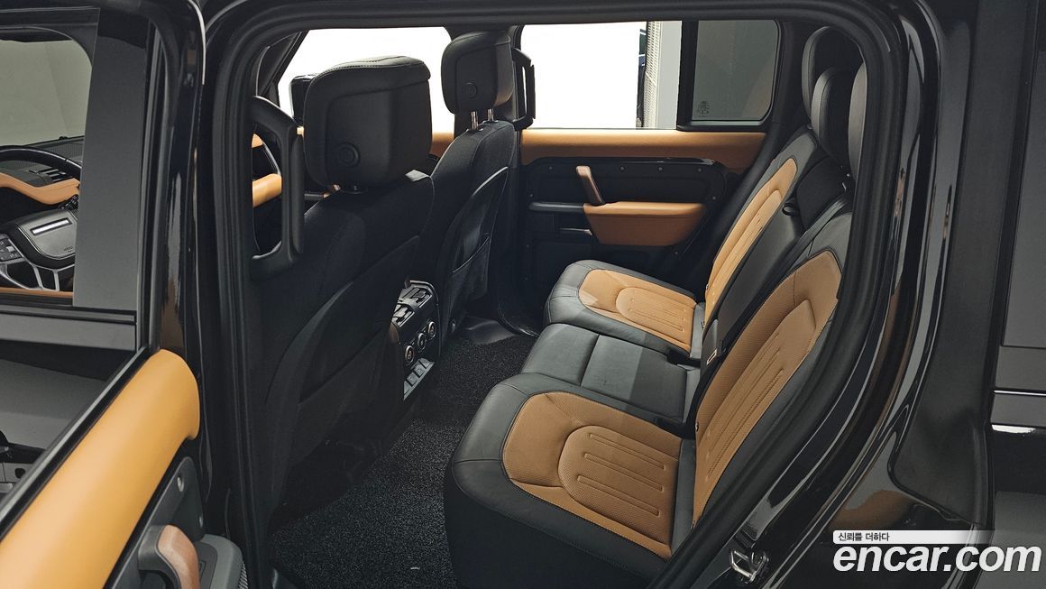 Land Rover Defender 2023