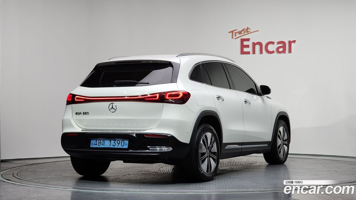 Mercedes-Benz EQA 2021