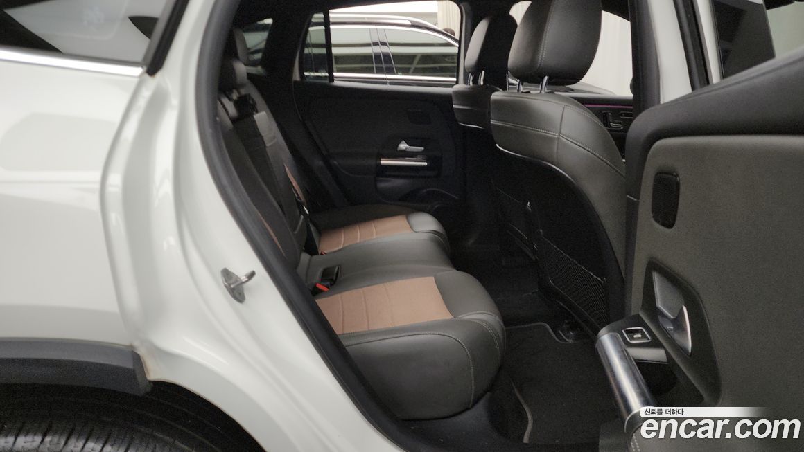 Mercedes-Benz EQA 2021