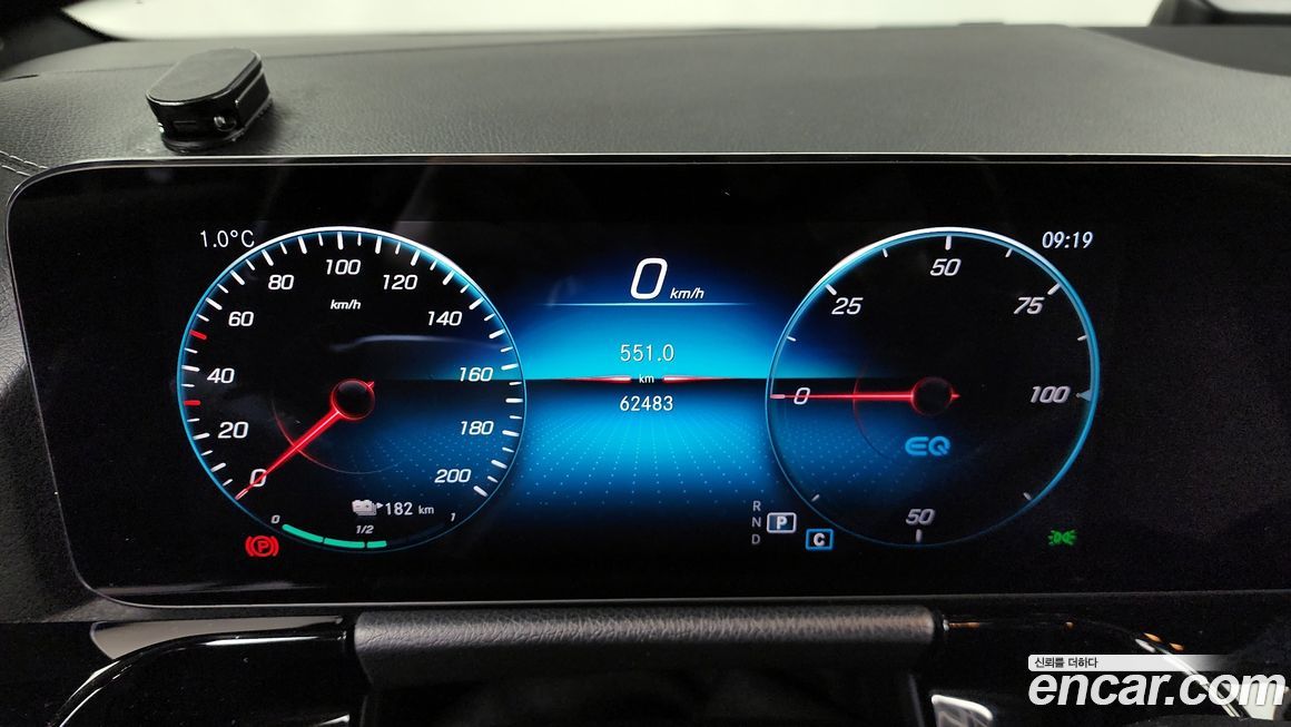 Mercedes-Benz EQA 2021