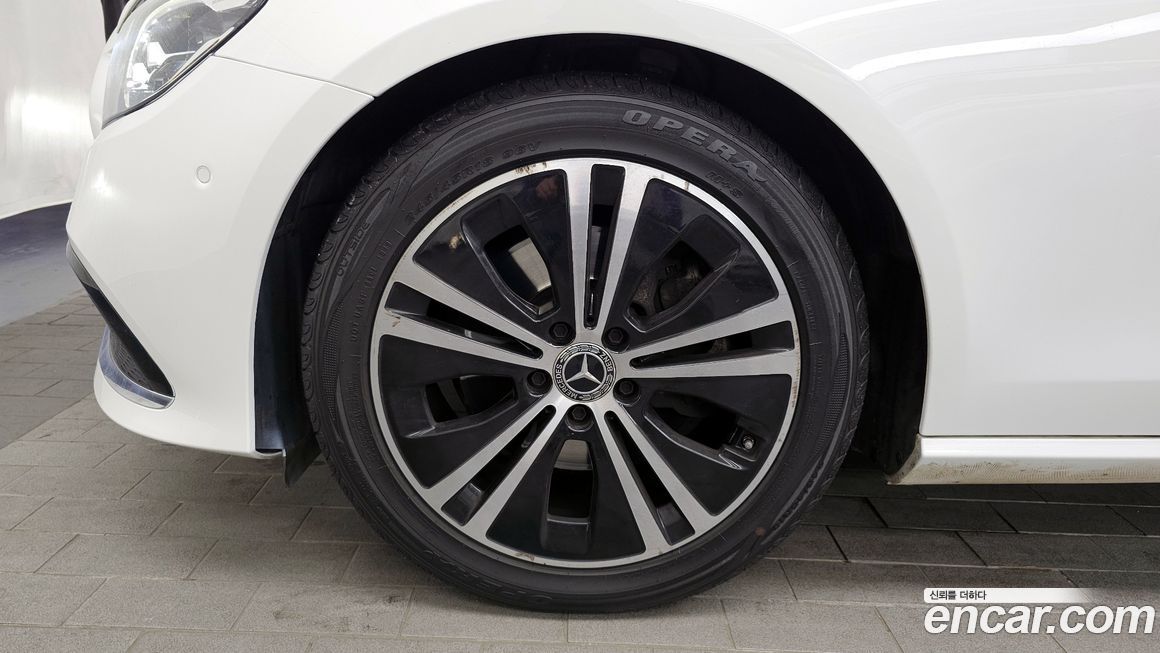 Mercedes-Benz E-Class 2021