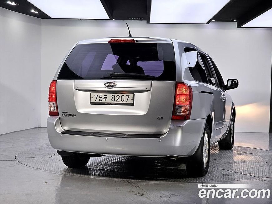 Kia Canival 2012