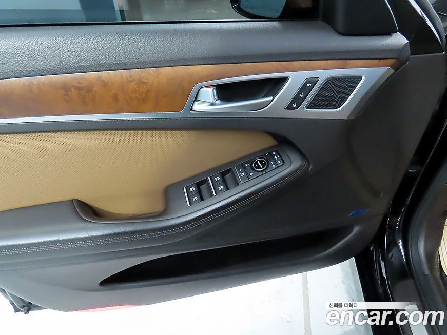 Hyundai Genesis 2016