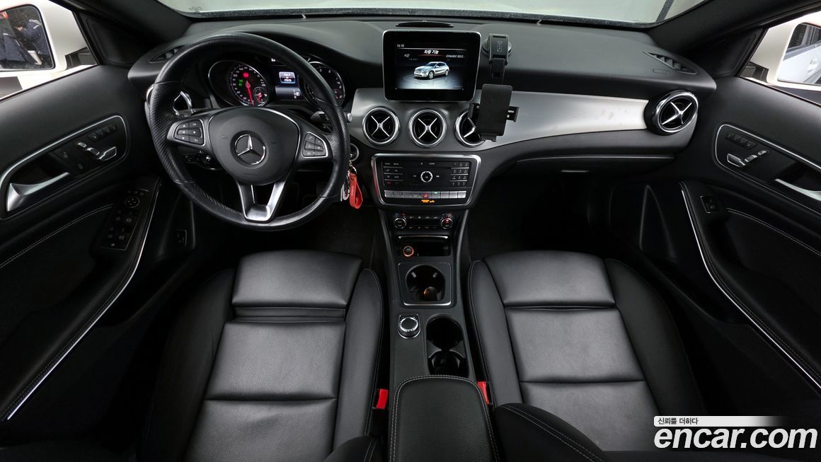 Mercedes-Benz GLA-Class 2019