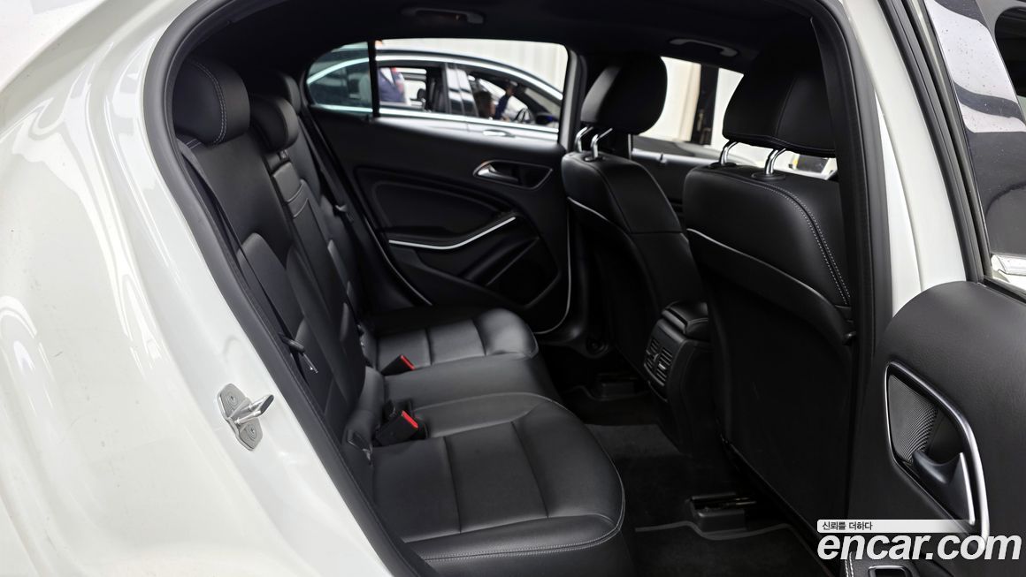 Mercedes-Benz GLA-Class 2019