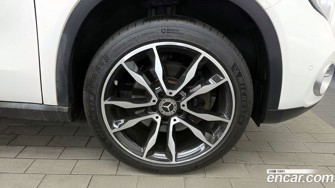 Mercedes-Benz GLA-Class 2019