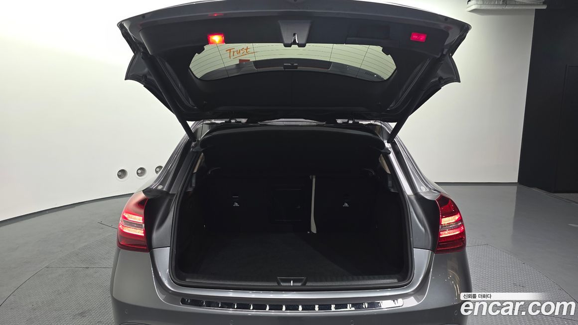 Mercedes-Benz GLA-Class 2019