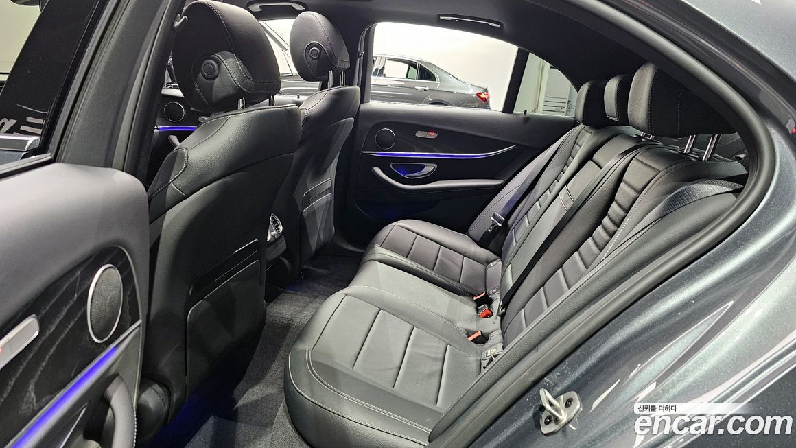 Mercedes-Benz E-Class 2022