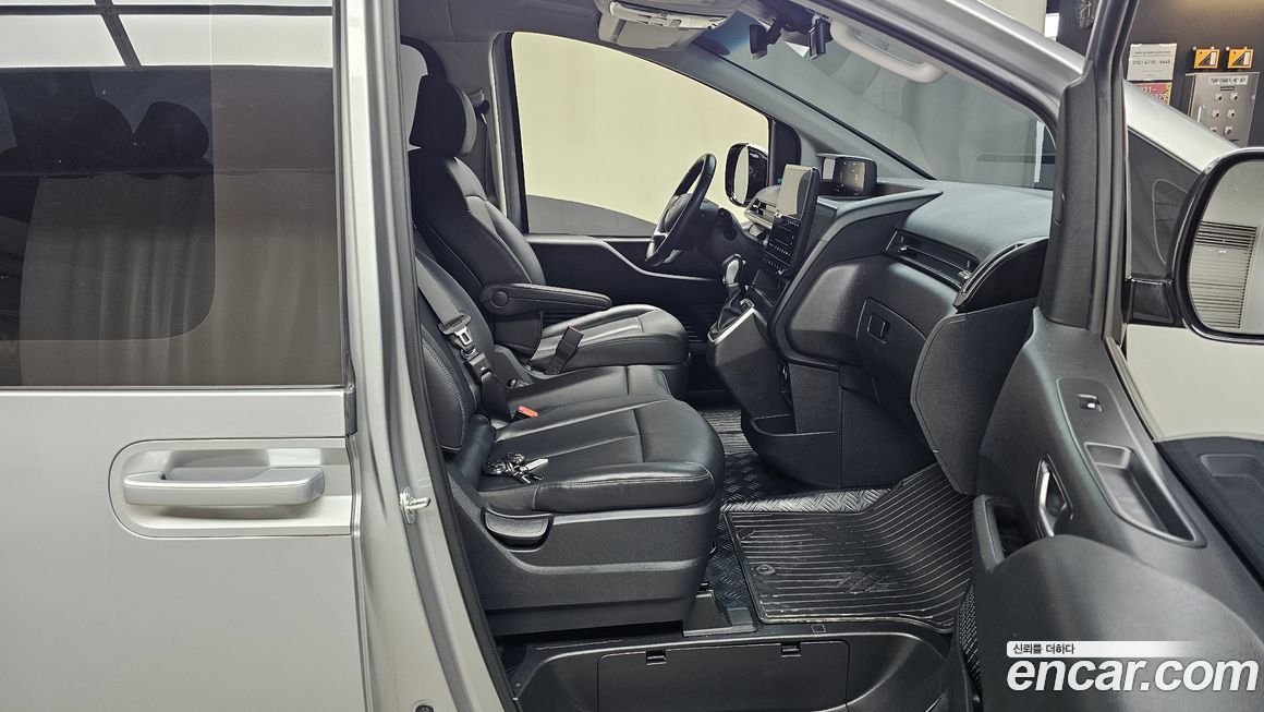 Hyundai Staria 2025