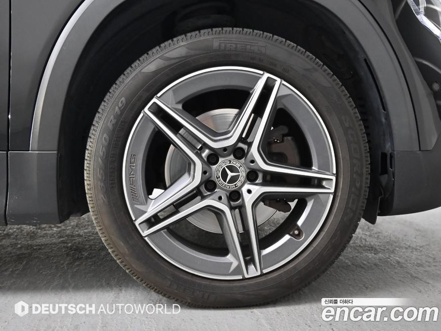 Mercedes-Benz GLB-Class 2021