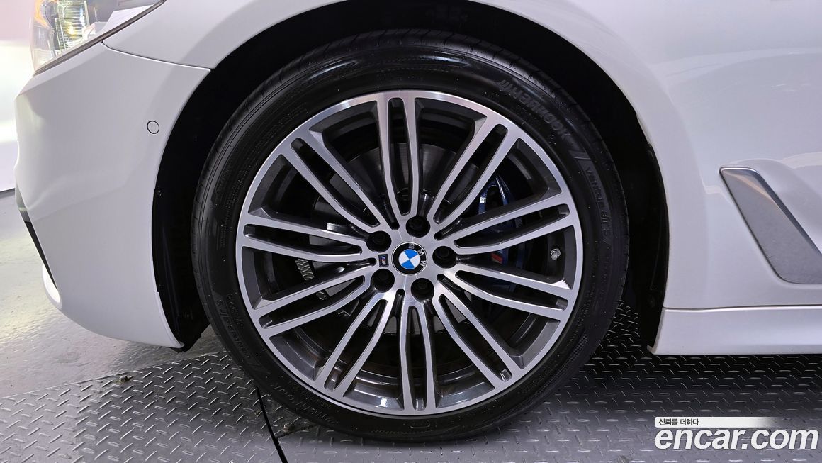 BMW 5-Series 2019