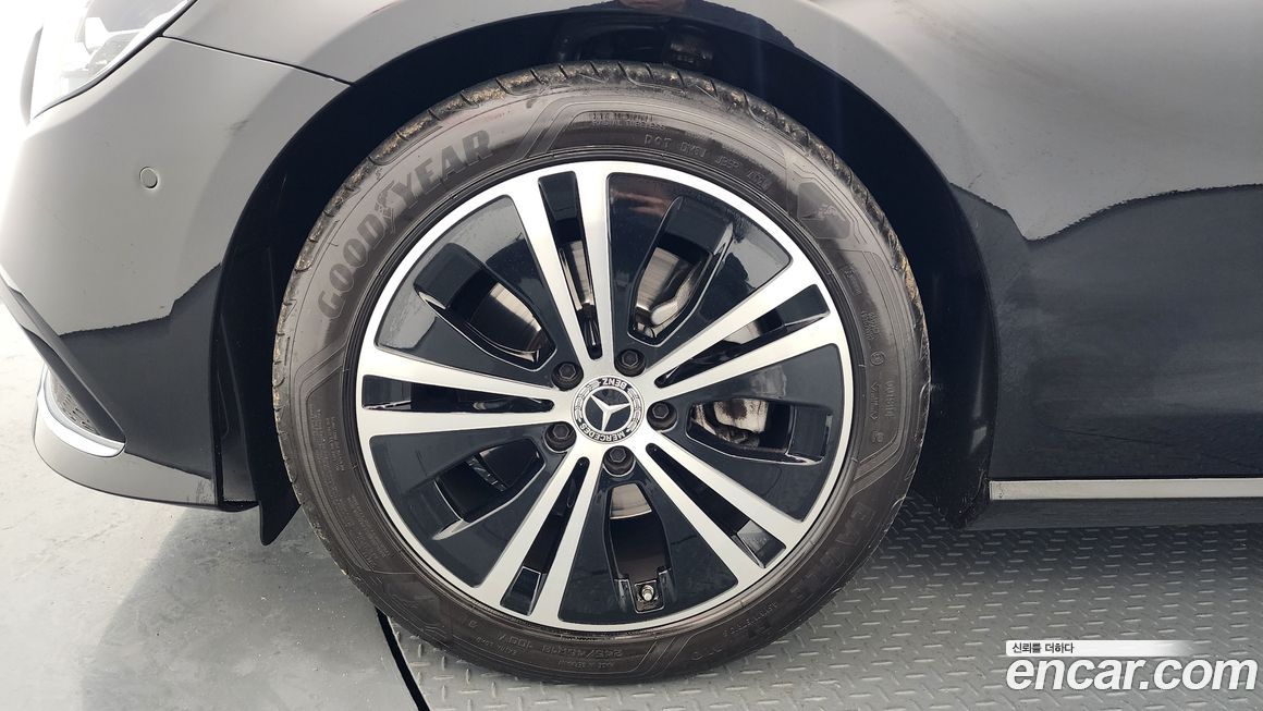 Mercedes-Benz E-Class 2021