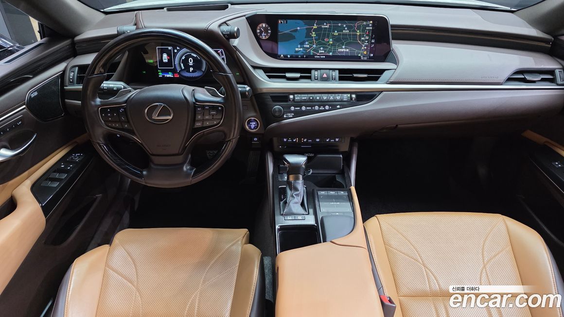 Lexus ES 2020