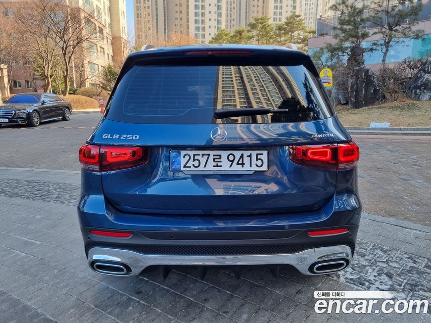 Mercedes-Benz GLB-Class 2023