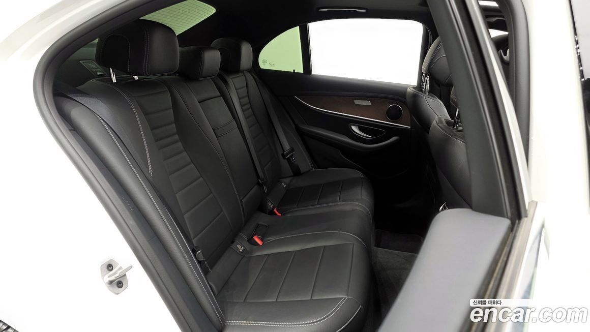 Mercedes-Benz E-Class 2022