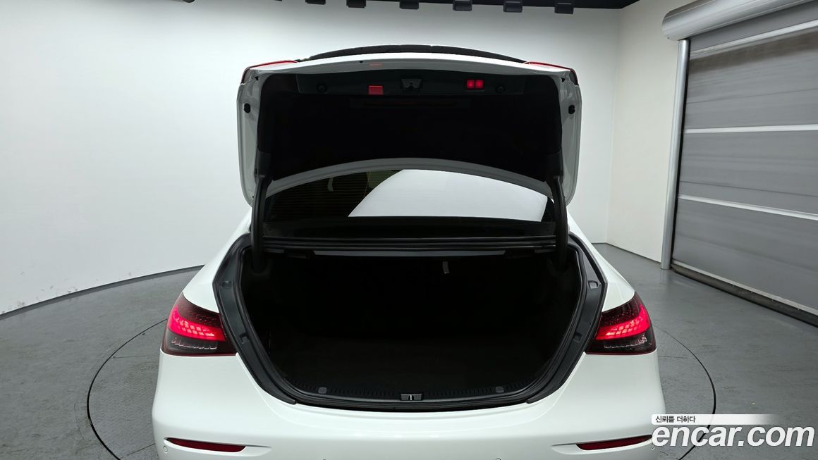 Mercedes-Benz E-Class 2022