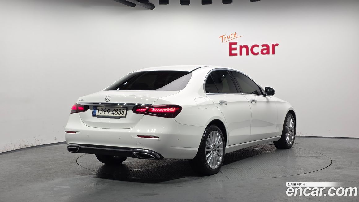 Mercedes-Benz E-Class 2022