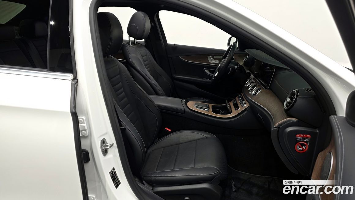 Mercedes-Benz E-Class 2022