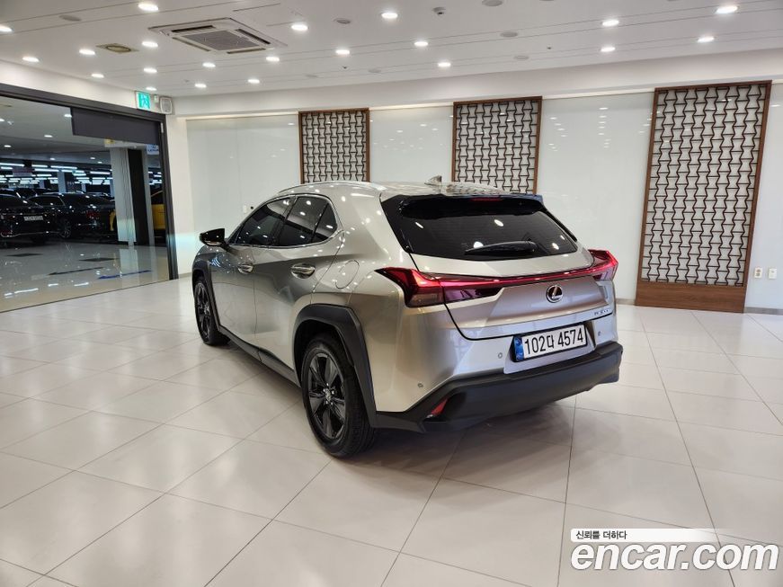 Lexus UX 2026