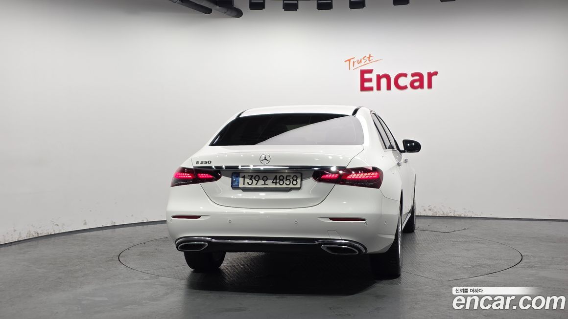 Mercedes-Benz E-Class 2022