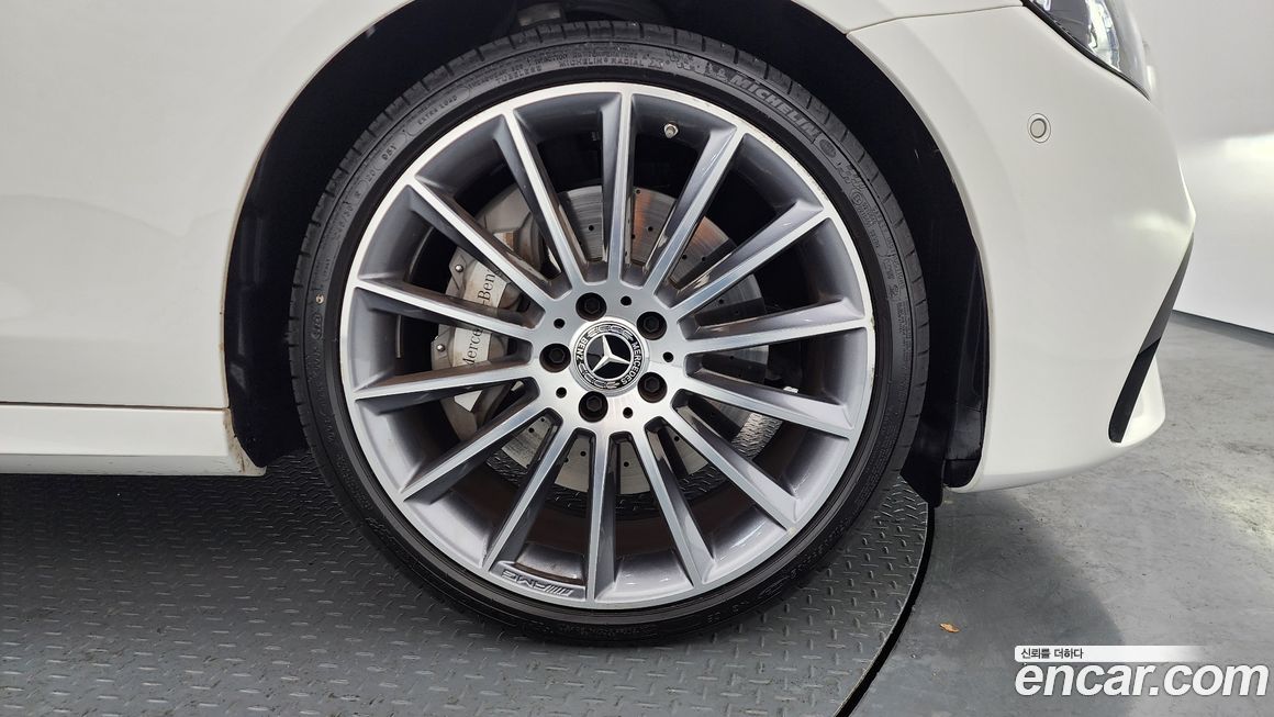 Mercedes-Benz E-Class 2022
