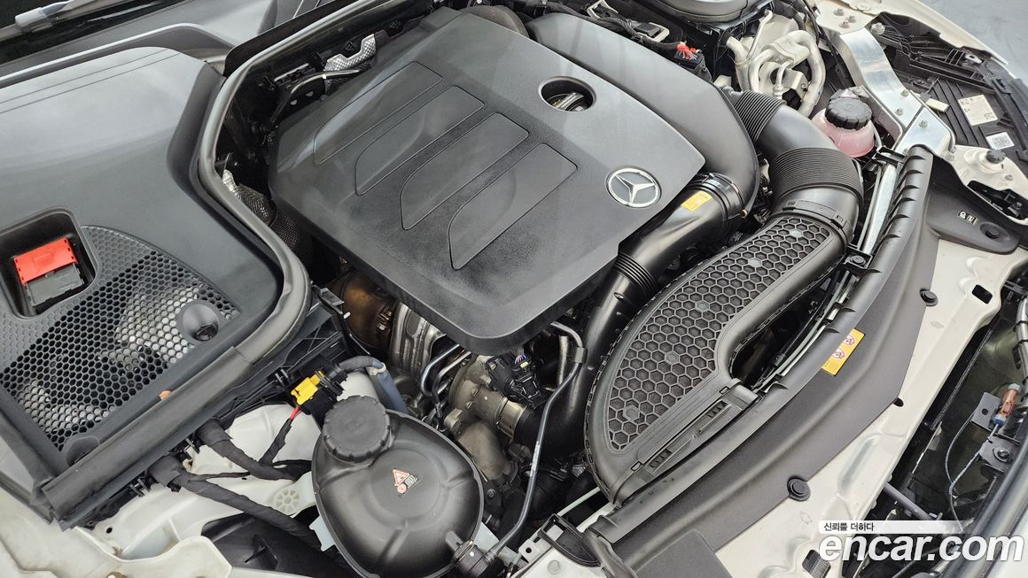 Mercedes-Benz E-Class 2022