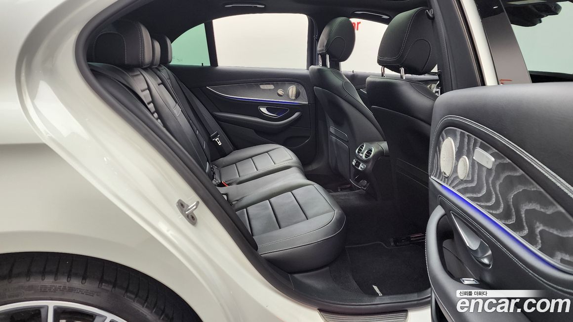 Mercedes-Benz E-Class 2022