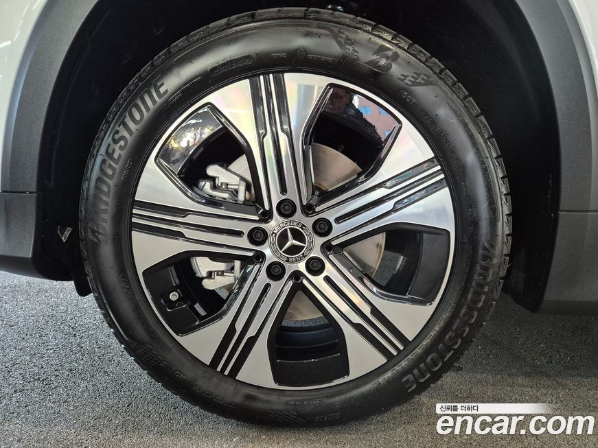 Mercedes-Benz EQB 2026